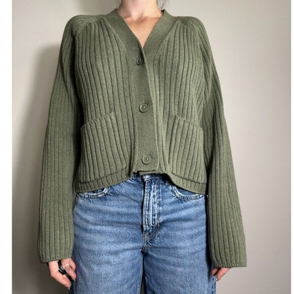 Gap Oversized Chunky Button Up Sweater Size Medium - Picture 1 of 3